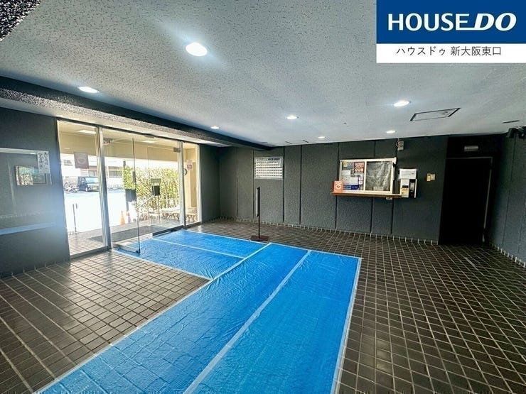 エントランス。
管理人駐在で、丁寧に整備されている印象です。