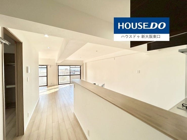 21帖以上のLDKです。
南向きのバルコニーがあります。