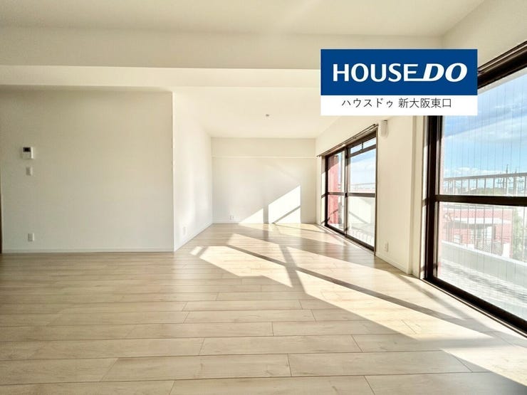 21帖以上のLDKです。
南向きのバルコニーがあります。