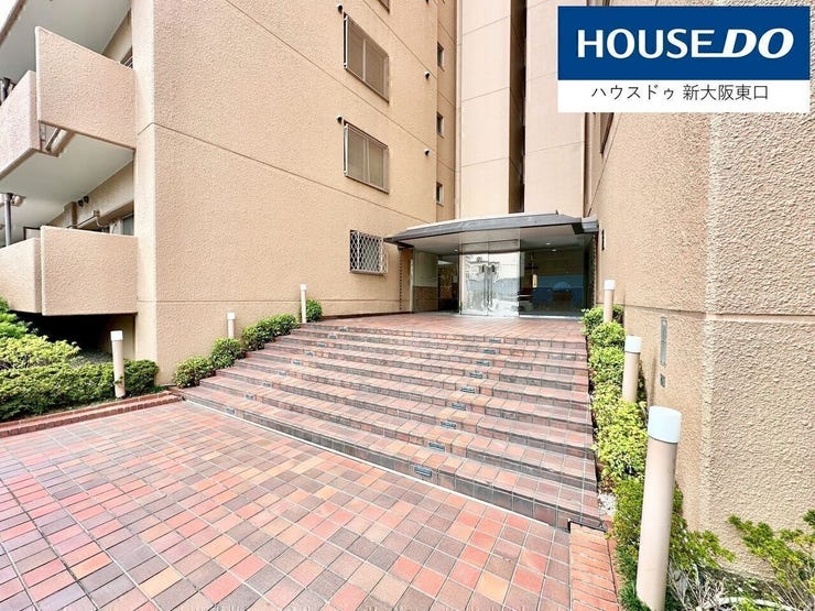 レトロ感たっぷりなエントランス