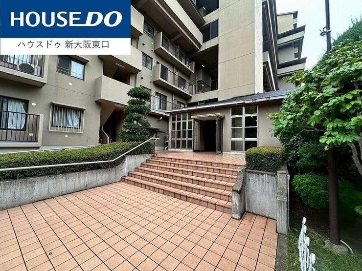 緑のあるお手入れされたエントランスです★