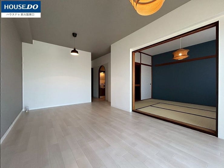 【外観】
鉄筋コンクリートの3階建てマンション★