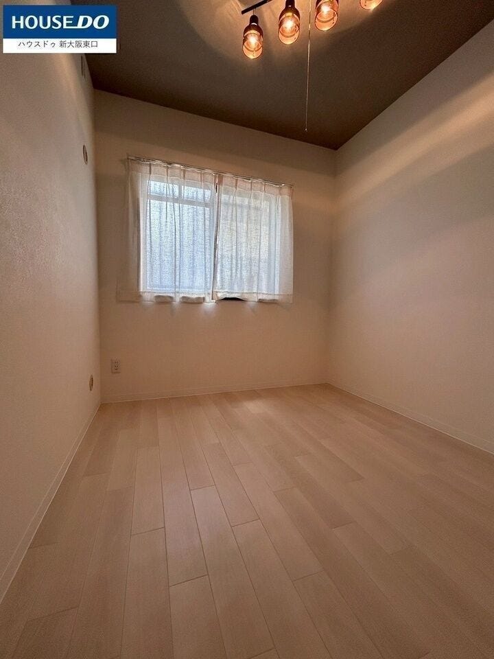 4.6帖洋室
小窓付き、日当たり良好