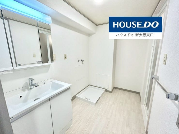 広くて明るい洗面所です。