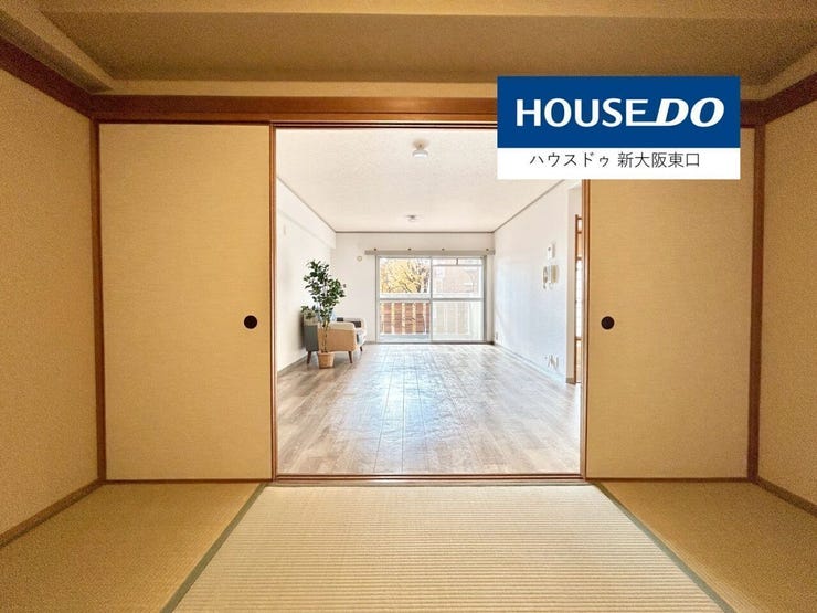 押入れがある6帖の和室です。
隣は15帖のLDKです。