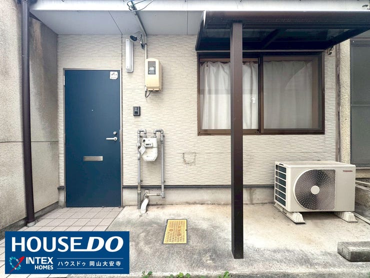 【外観】
【JR岡山駅まで徒歩12分の好立地!】
通勤・通学・お買い物に便利な「JR岡山駅」まで徒歩12分!駅近でコスパ良く暮らしたい単身者や、安定収益を狙う投資家様に最適な立地です。