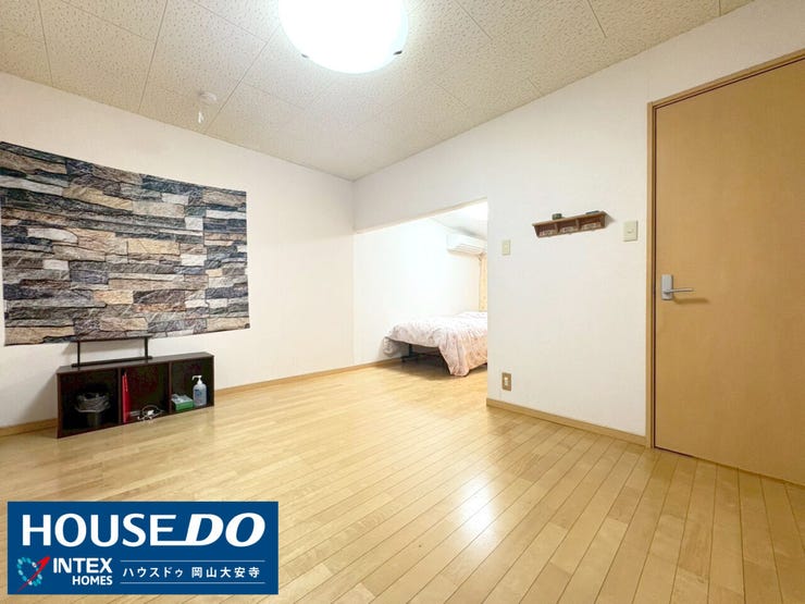 【ゆったりシングルライフを楽しむ洋室!】
駅近の利便性と、居室の使いやすさを両立!家具の配置もしやすいシンプルな間取りで、快適な一人暮らしが実現します。