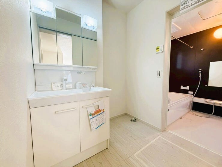 【Sanitary Room】
洗面台&洗濯置き場