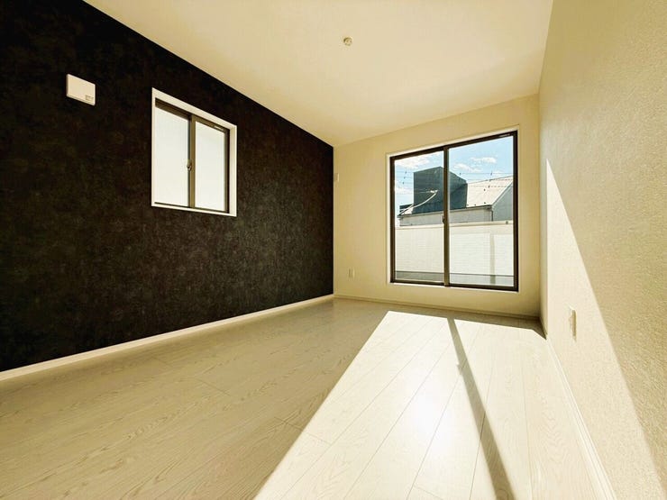 【Bed Room】
主寝室7帖で南西側ワイドバルコニーで家族全員分のお洗濯して干せます!