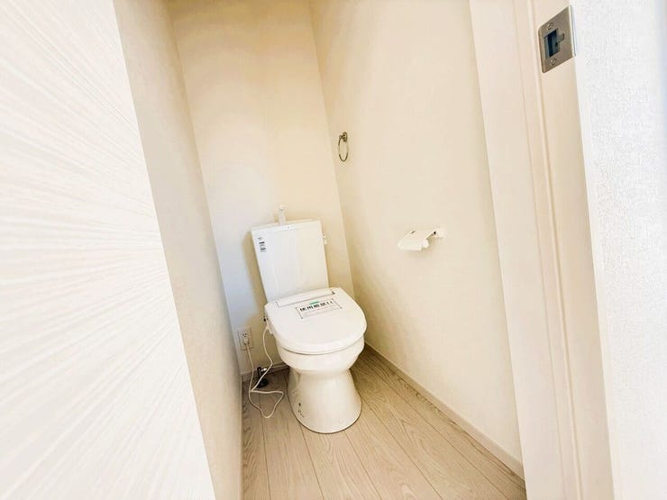【Toilet】
◇売却査定相談◇
「急な転勤」「相続による売却」「金銭的な理由」など住まいの売却をそれぞれです。
仲介はもちろんのこと、弊社独自のネットワークで買取案件もご相談できます!