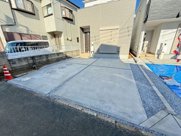 【Car Space】
並列駐車2台可能♪