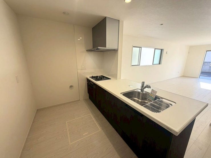 【Kitchen】
広々カウンターキッチンで床下収納♪