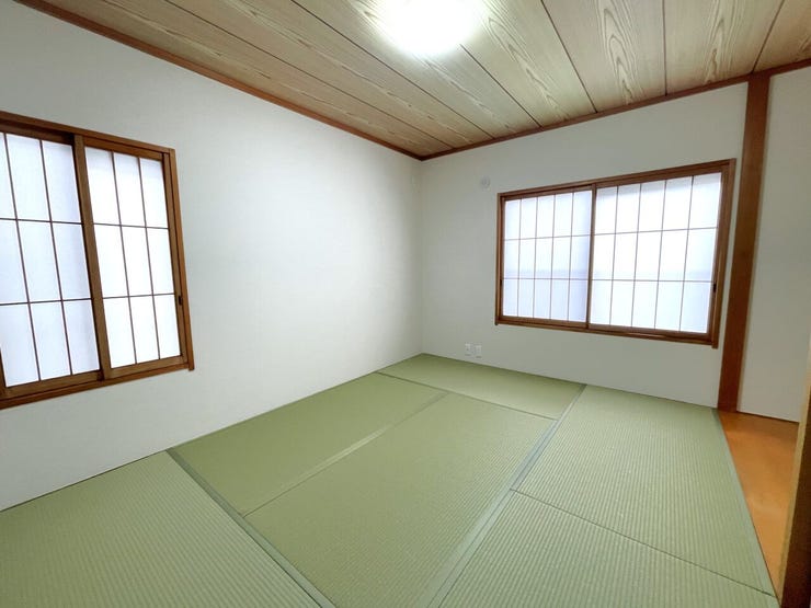 ◇和室◇
板の間や押入付きです♪
寛げる空間ですね♪