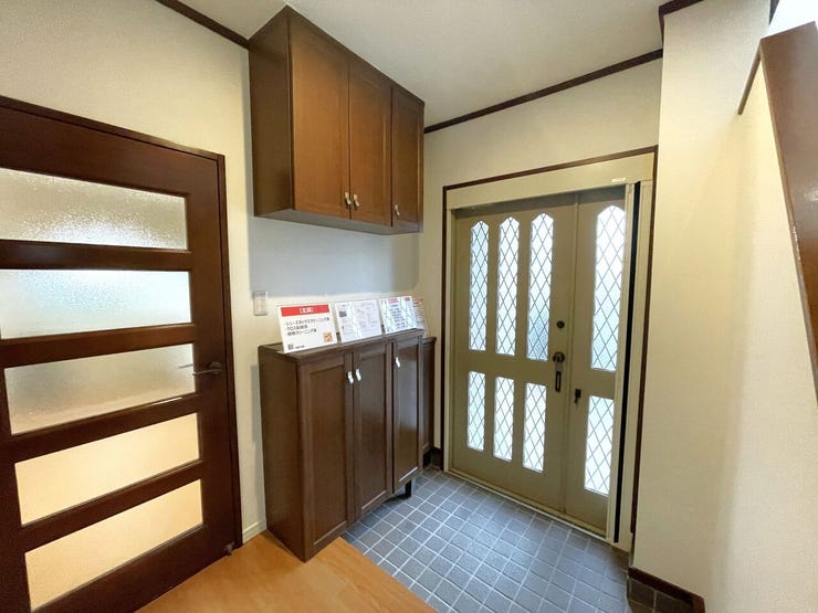 ◇玄関◇
シューズボックス付きの玄関♪
玄関がスッキリとお使いいただけます♪