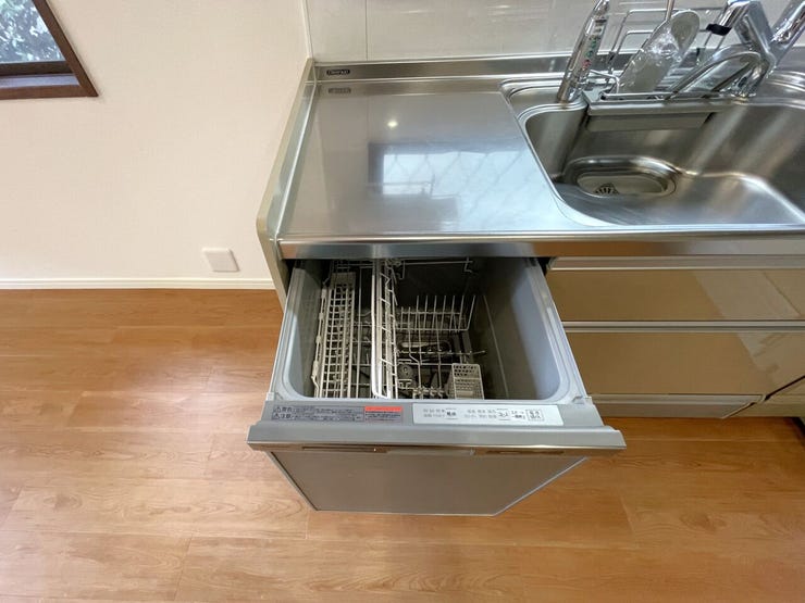 ○食器洗浄乾燥機○
キッチンには嬉しい食洗機付き♪
家事の時短や手荒れの防止、節水などメリットいっぱい♪