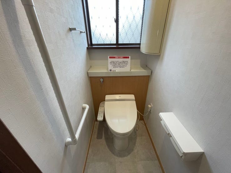 ◇トイレ◇
温水洗浄便座♪
便座が暖かく、冬でも快適です♪