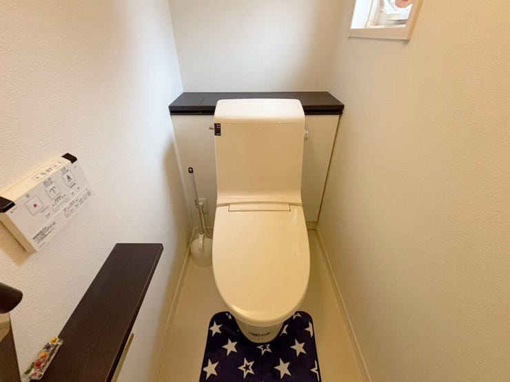 室内(2025年12月)撮影
◎現地案内予約受付中!◎
トイレは各階に設けております。小窓があるので換気でき、衛生的です。