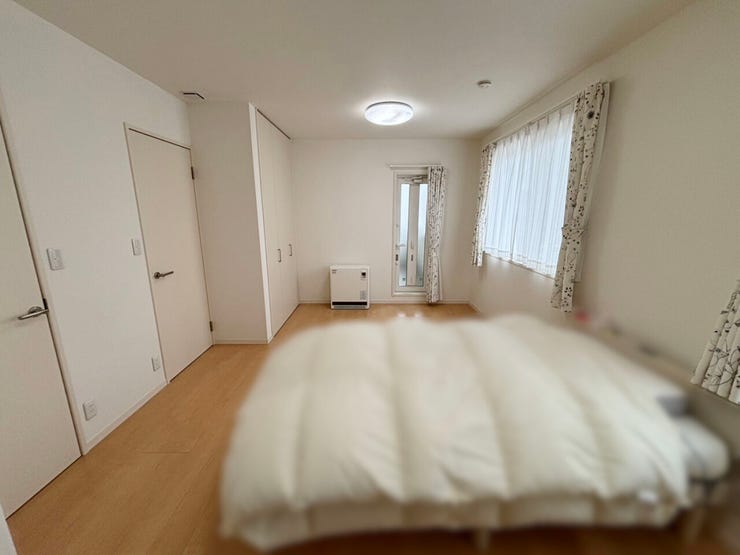 室内(2025年12月)撮影
◎現地案内予約受付中!◎
明るく風通し良好な2階洋室♪全室に収納付きで、お部屋を広々お使いいただけます!