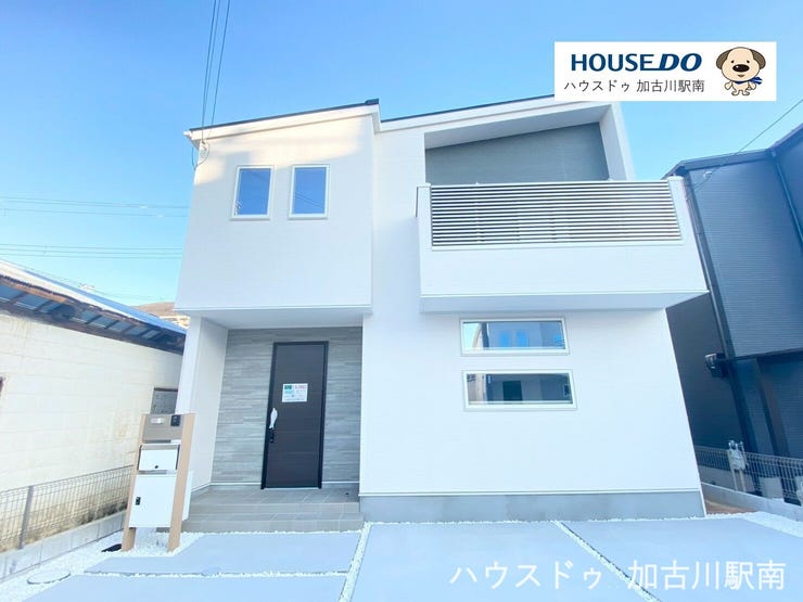 ホワイト基調な外観で4LDKの戸建です♪