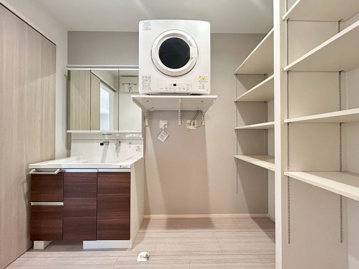 ・浴室乾燥機付なので、雨の日も気にせずにお洗濯ができます