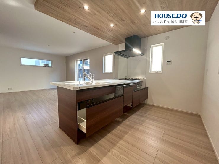 対面式キッチンなので、お子さまの様子を見ながら料理ができます!