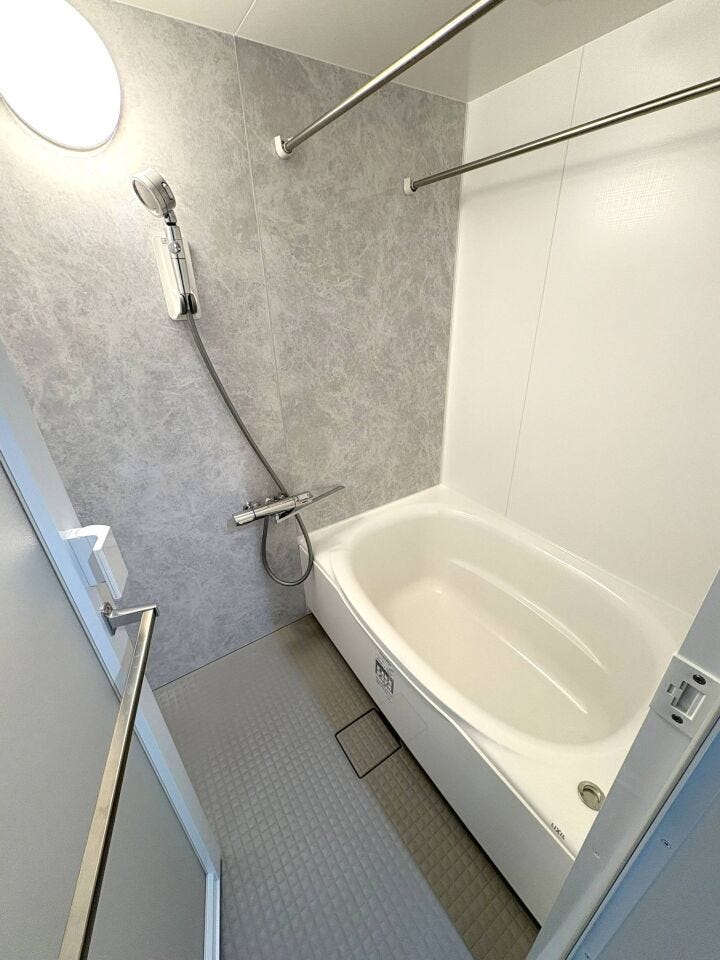 《浴室》
2025年3月に交換済みのきれいなバスルーム!
1日の疲れを癒してくれます!