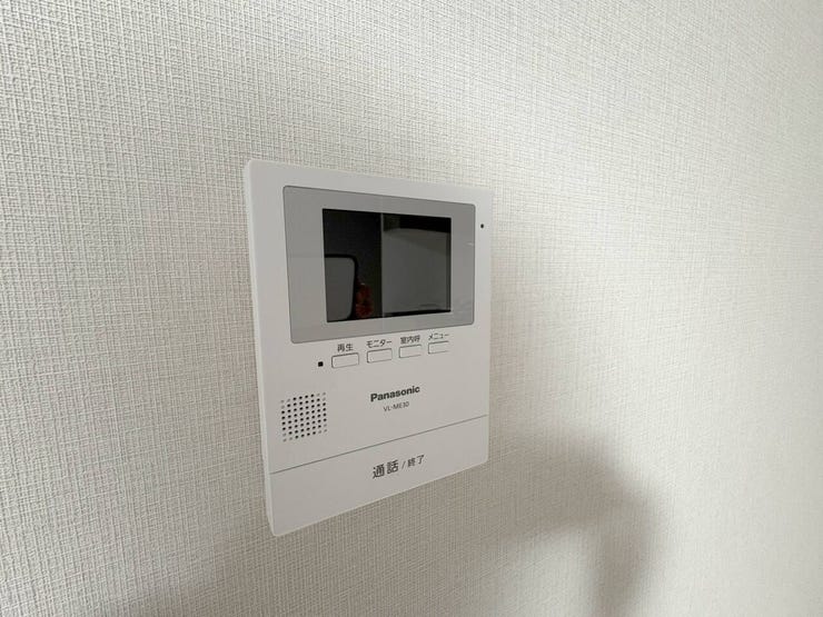 《モニター付きインターホン》
急な来客時も安心!