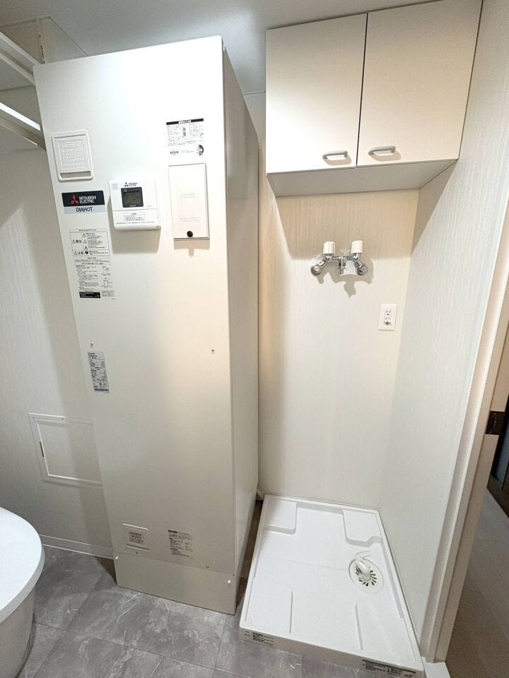 《室内洗濯機置き場》
こちらも上部に棚あり!