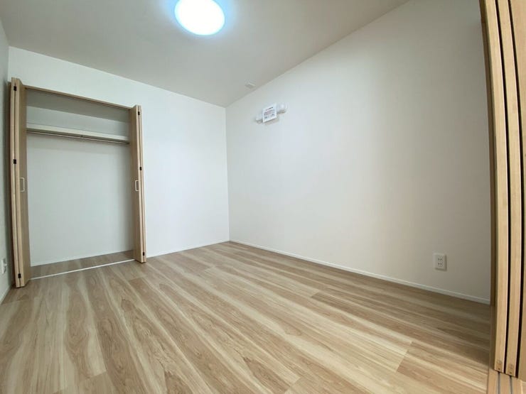 リビング横の洋室です