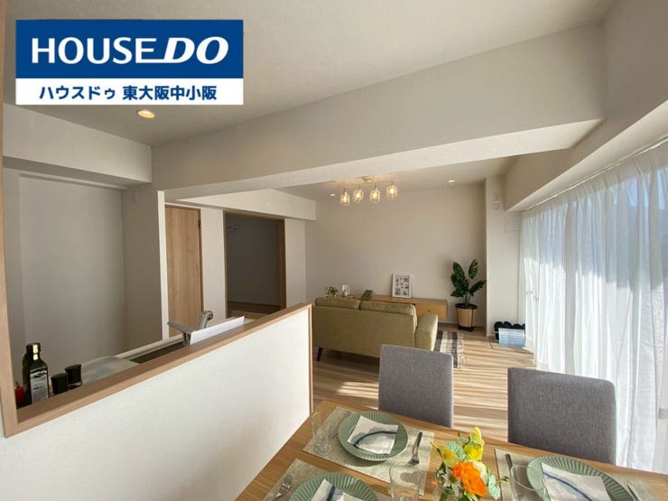 最上階ならではの解放感!
日差しがたっぷり届く明るいリビング
家族団らんの時間はこの約15.6帖のリビングで☆!