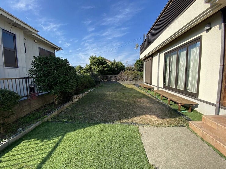 【garden】
南側にはお子様がのびのび走り回れるほどのお庭があります♪ちょっとした遊具も置けますね♪