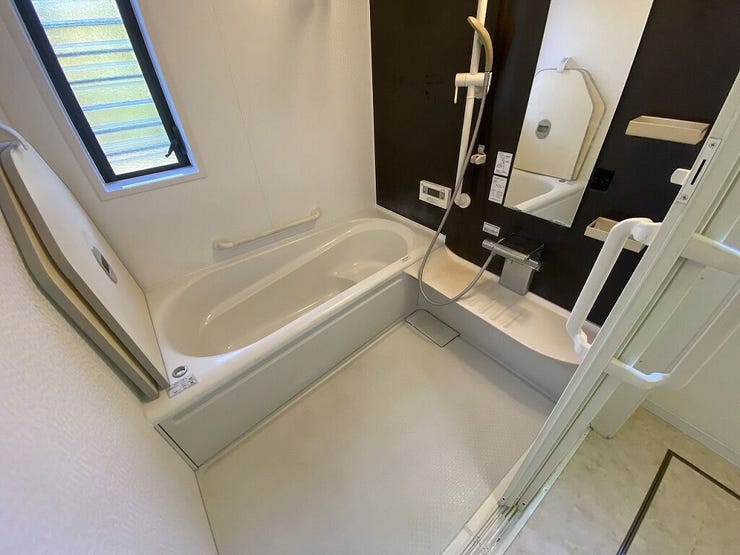 【bath room】
毎日の疲れも吹き飛ぶ浴室♪
足も伸ばしてゆったりくつろげます。