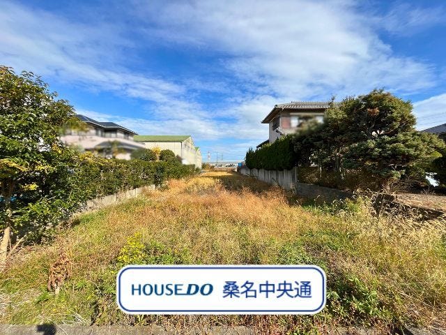 【外観】
川越町南福崎にある153.36坪の広いお土地のご紹介です。建築条件がないのでお好きなメーカーで建築できます。(2025年12月11日 撮影)