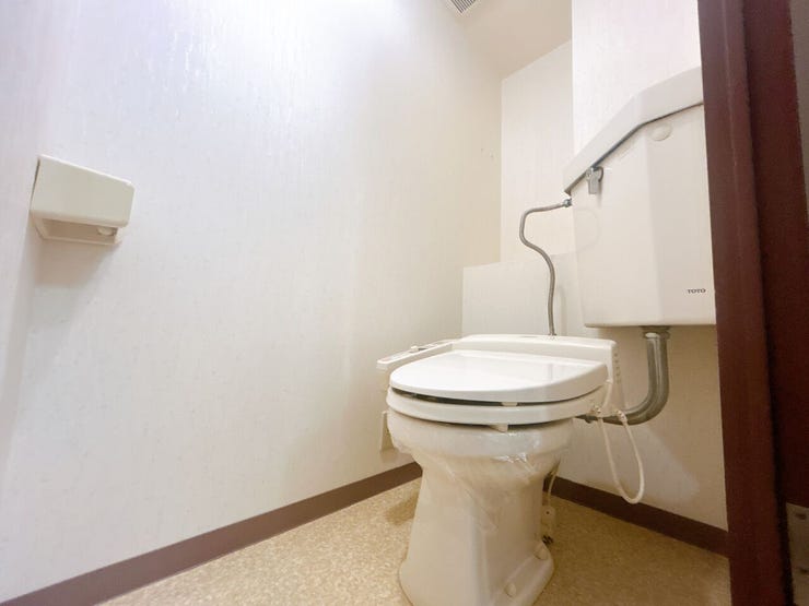 トイレも明るく通風良好です◎