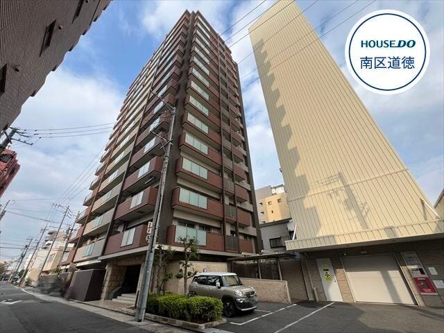 【外観】
15階建ての2階角部屋にあたります。2026年2月リフォーム完了予定です!ペットと暮らせます♪
地下鉄桜通線/瑞穂区役所駅 徒歩約6分、市営バス「博物館」停 徒歩約4分と中心部へのアクセス良好です。