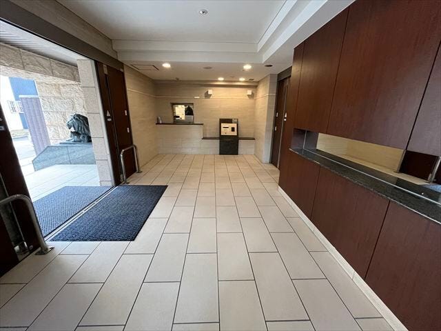 オートロックシステムと管理人の配置で安心のセキュリティ