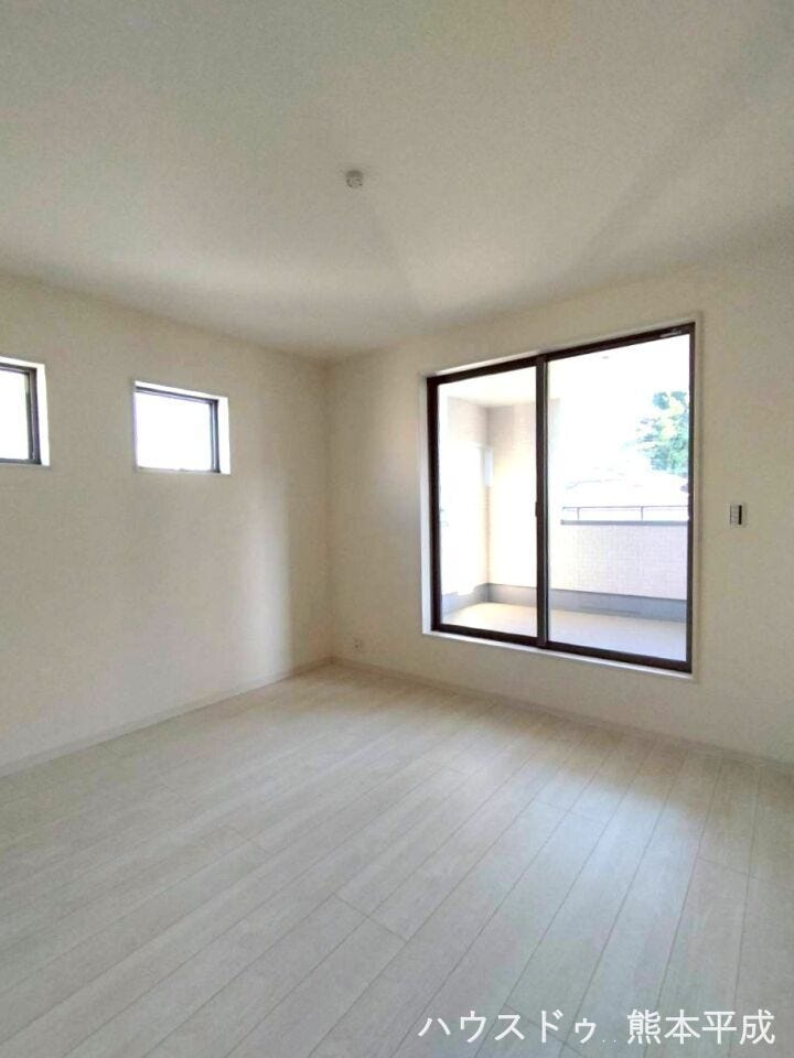 陽の差す明るい室内