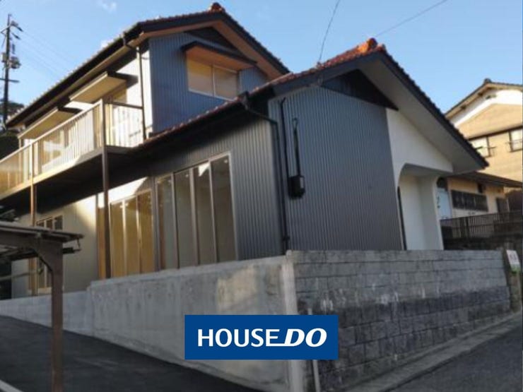 【外観】
風格のある落ち着いたデザイン! 大切なご家族と長く住み継いでいける一軒です。