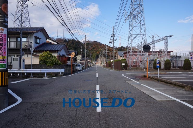 西側前面道路の幅員は約9.49メートルございます♪