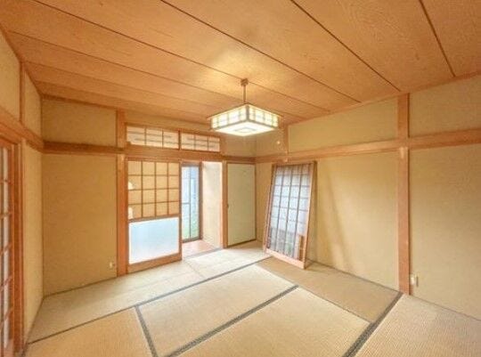 【内外装リフォーム予定】1階6帖和室です。