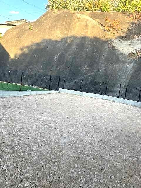 広々とした裏庭ではお子さまの遊び場、ガーデニングや趣味のDIYなど多目的にご利用できます!