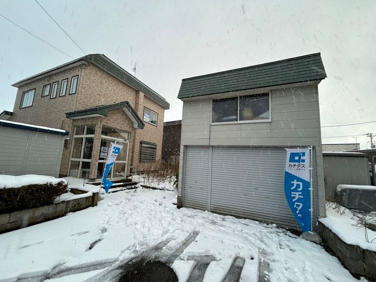 車庫を解体し2台駐車可能となります