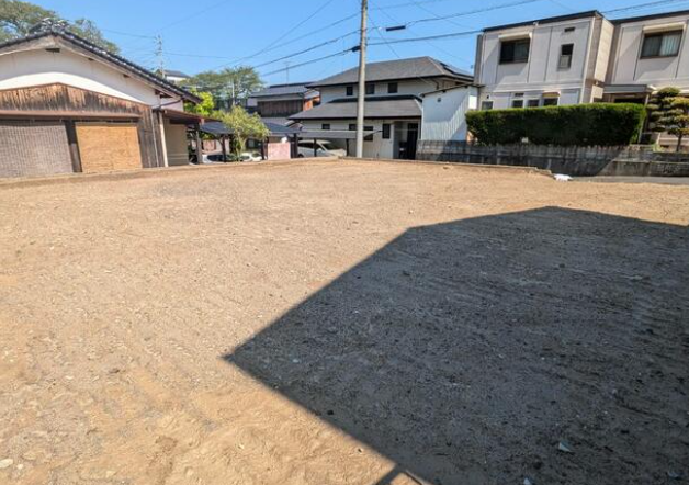 ゆったりとした広さの敷地。家庭菜園やガーデニングなど、趣味を楽しむスペースも確保!