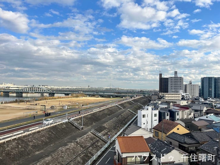 ご見学の際はご一緒に周辺環境などもご確認いただけます。
ご内見希望・資料請求などお気軽にご連絡ください!