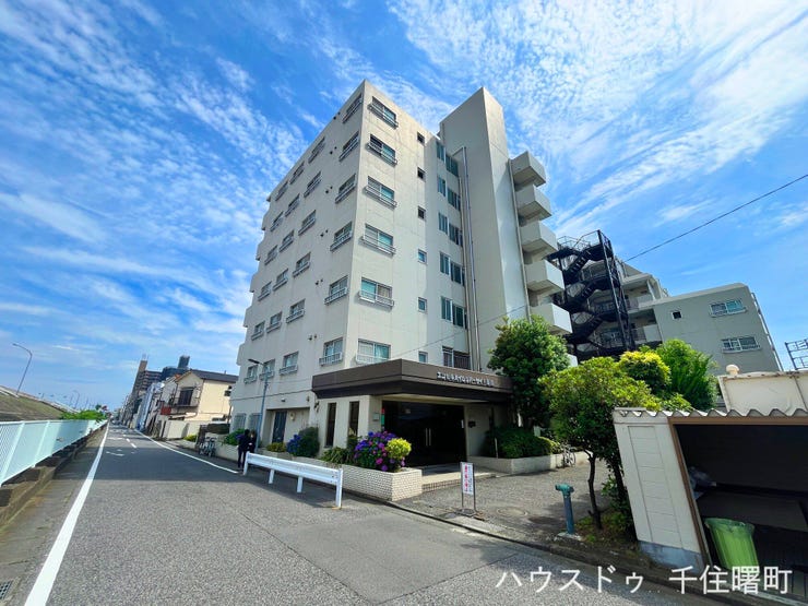 【外観】
ご見学の際はご一緒に周辺環境などもご確認いただけます。
ご内見希望・資料請求などお気軽にご連絡ください!