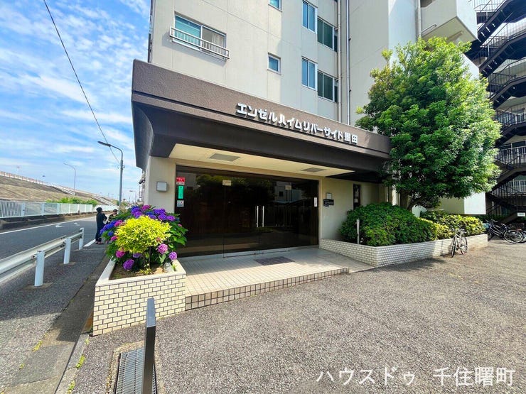 ご見学の際はご一緒に周辺環境などもご確認いただけます。
ご内見希望・資料請求などお気軽にご連絡ください!