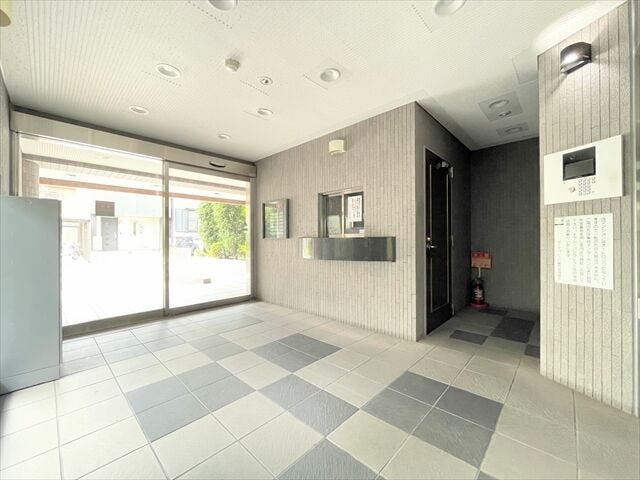 【ロビー、オートロック付き、宅配BOX】