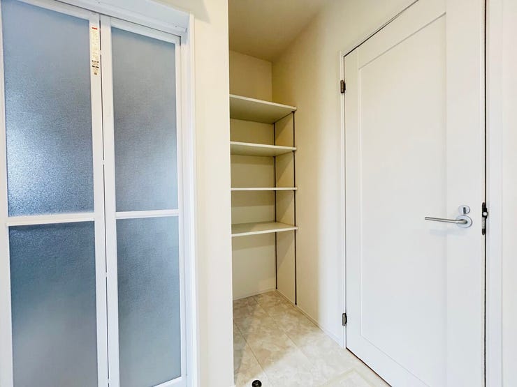 ◇お風呂の隣に収納スペースがあるのも嬉しいポイントです♪