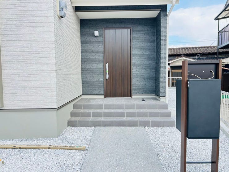 ◇外観から見たお洒落な玄関♪