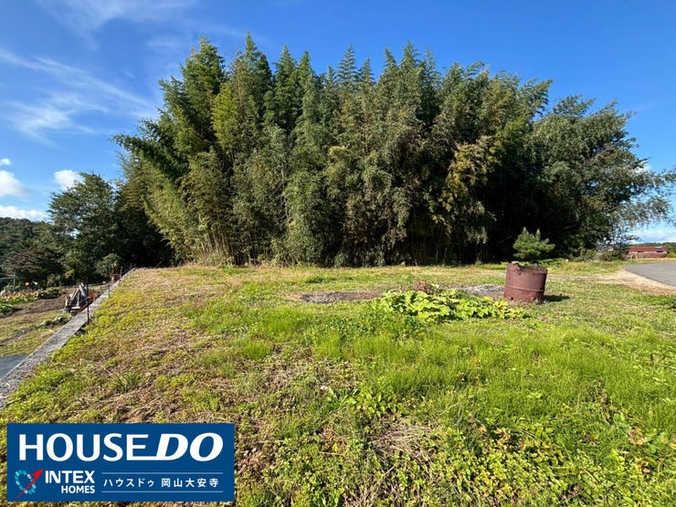 【バス停まで徒歩6分!】田舎暮らしでも、毎日の移動に便利なバス停が近いのは嬉しいポイント!生活の安心感につながりますね。